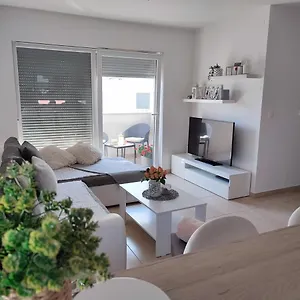 https://nina-pula-52100.in-istria.net