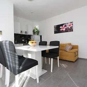https://apartments-hawaii.in-istria.net